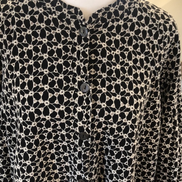 WRAP London black & white button close dress with open front pockets.  Size 18. - Picture 2 of 11